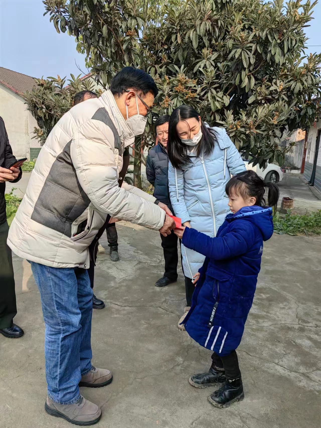 2徐光禮22023年1月5日，德陽市關(guān)工委常務(wù)副主任徐光禮到綿竹市走訪困境青少年，開展暖冬慰問活動。攝影：鄧怡.jpg